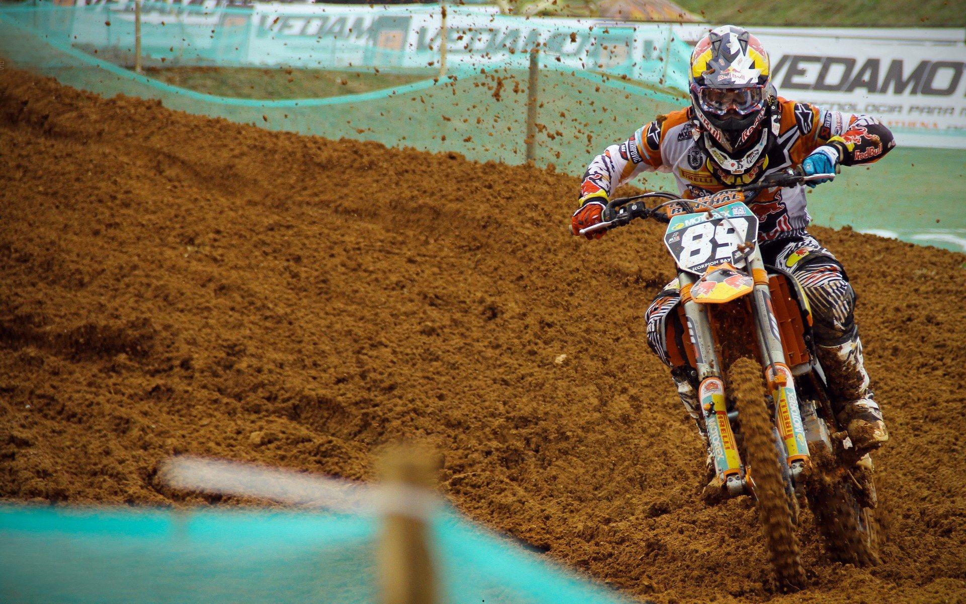 雄鹿铁腕治军见成效 米德尔顿状态低迷遭弃用 布帅强硬决策引领球队逆势上扬